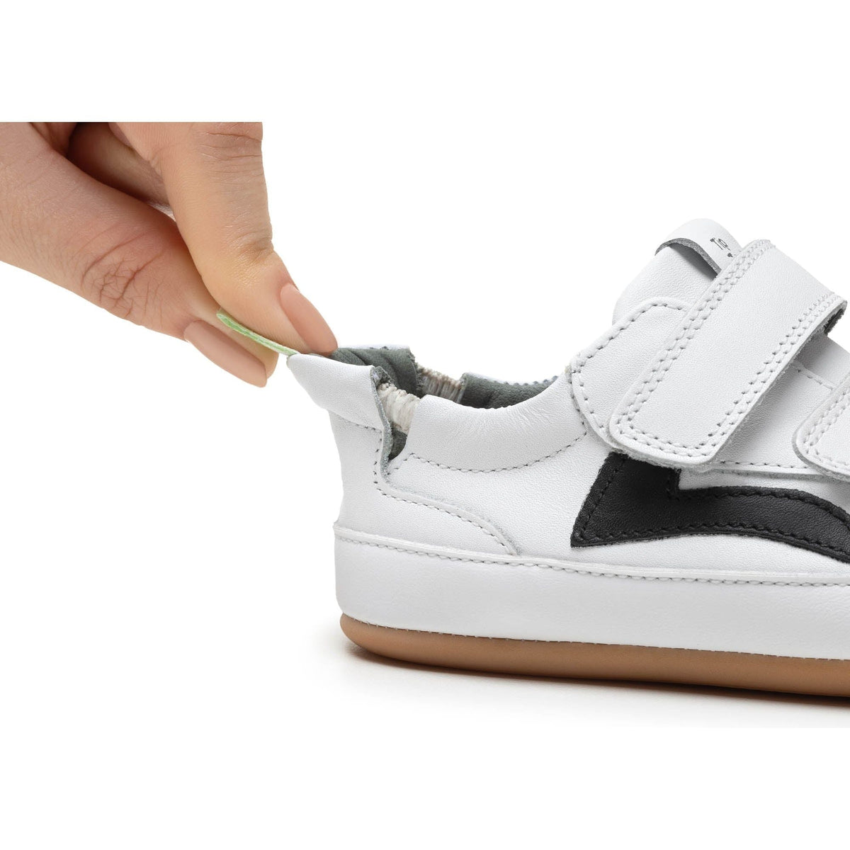 Landy Sneakers - White/ Black