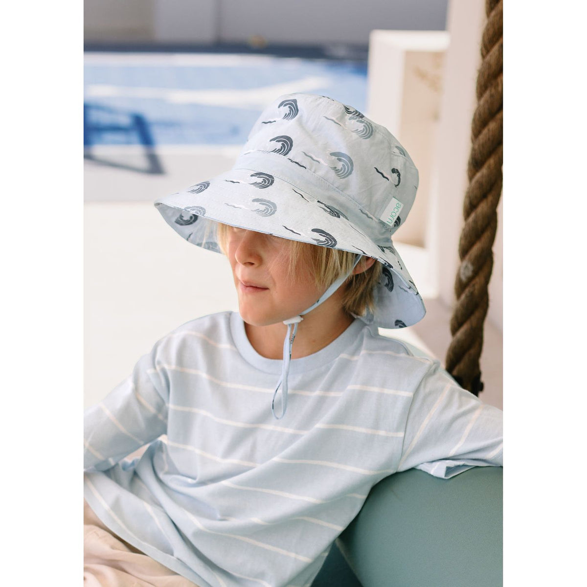 Wave Curl Wide Brim Bucket Hat