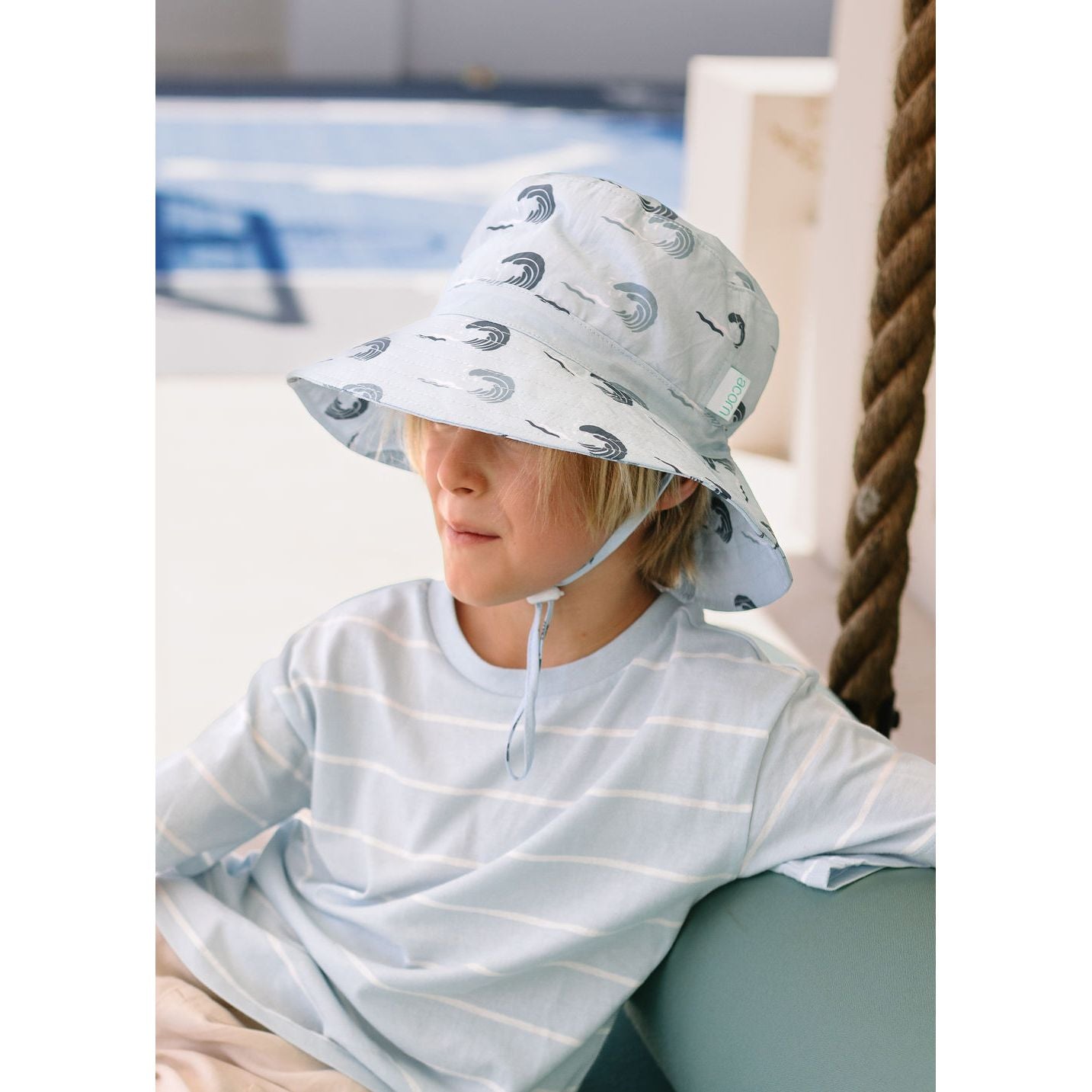 Wave Curl Wide Brim Bucket Hat