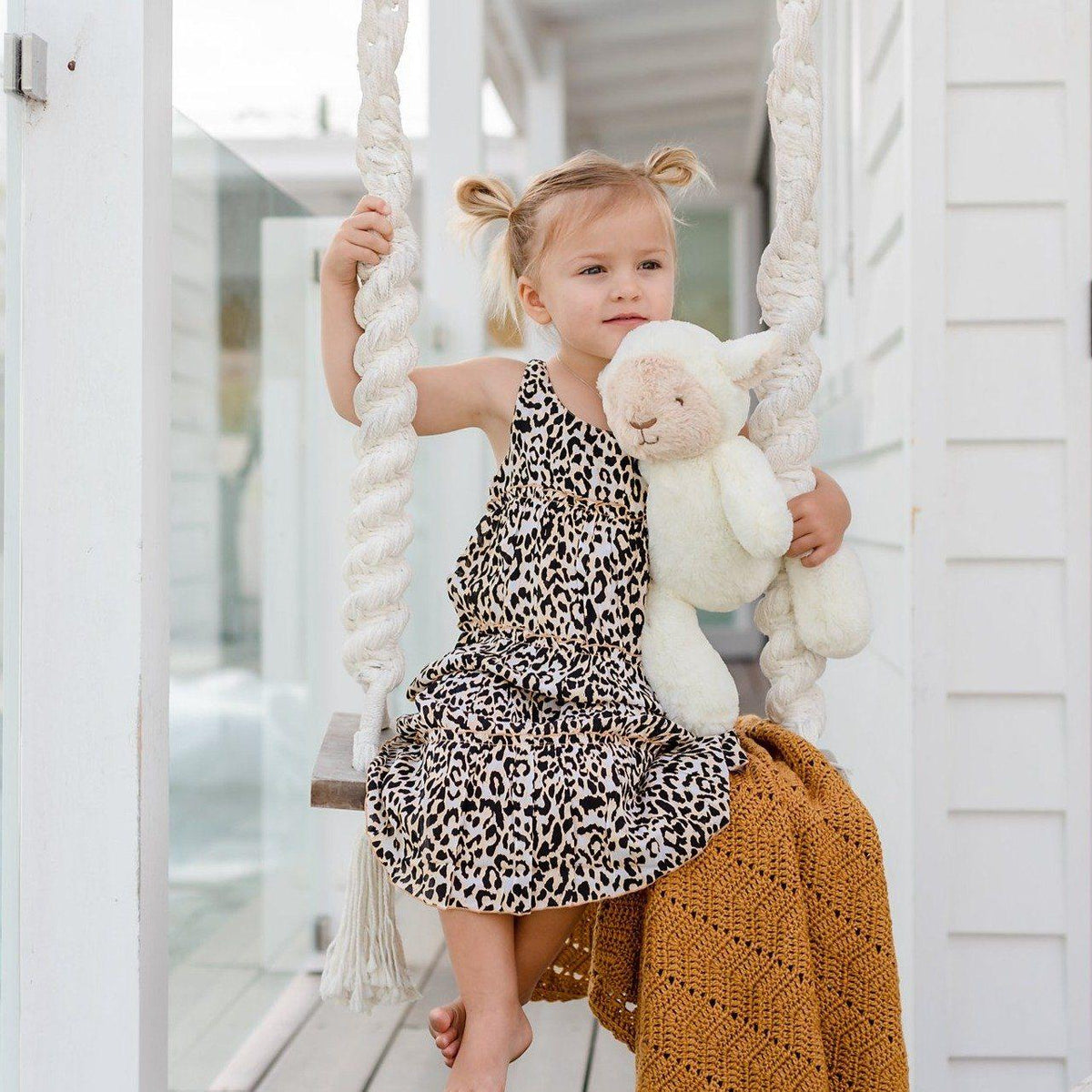 Huggie Lamb - Lee Lamb White